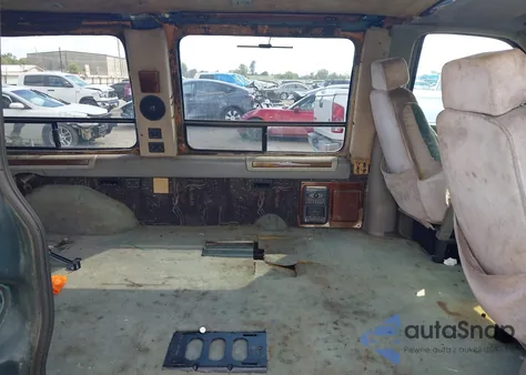 1996 Chevrolet G10 из США, поврежденный, VIN 1GBFG15R9T1010600